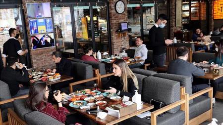 مطالبات بتمديد ساعات عمل المطاعم في تركيا