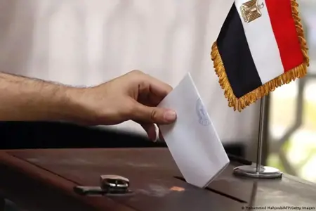 بدأ العد التنازلي لانتخابات الرئاسة المصرية فمن سيكون أول من يمارس حقه الانتخابي؟