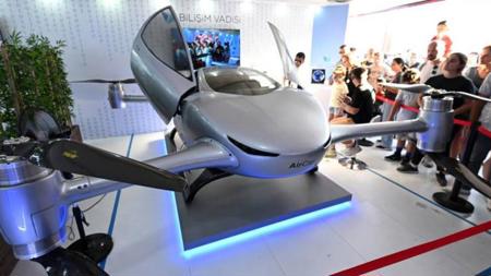 سيارة AirCar الطائرة تبهر زوار  مهرجان تكنوفيست لتكنولوجيا الطيران في إزمير