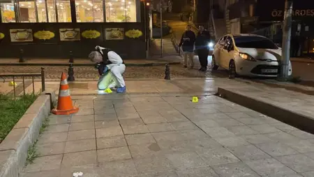 هجوم مسلح على سيارة متوقفة بإسطنبول يسفر عن مصرع شخصين