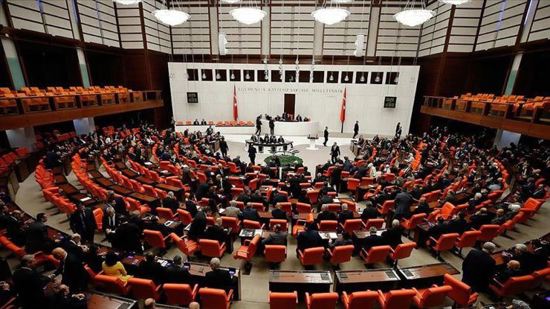 قرار تمهيدي برفع الحصانة عن نائبين معارضين في البرلمان التركي