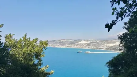 انقاذ مهاجرين أثناء تعرض زورقهم للغرق قبالة شواطئ لبنان