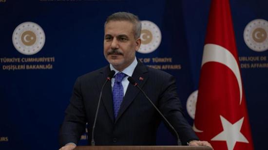 وزير الخارجية التركي يبحث هاتفياً العلاقات الثنائية مع رئيس وزراء قطر