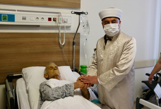 مريض أوكراني يعتنق الإسلام بإحدى مستشفيات تركيا