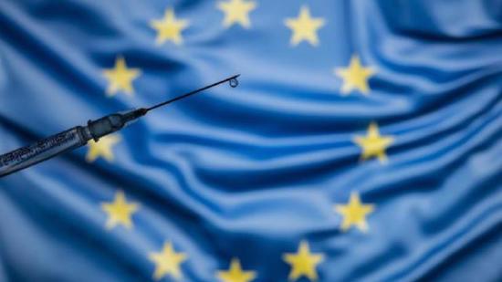الاتحاد الأوروبي يقترب من هدفه بالتطعيم