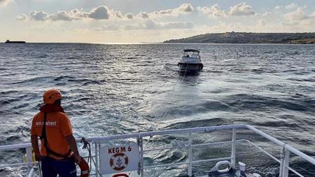 تفاصيل إنقاذ قارب قبالة مرسى بمنطقة بيلك دوزو في اسطنبول