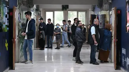 كثافة التصويت في الساعات الأولى في مدارس اسطنبول
