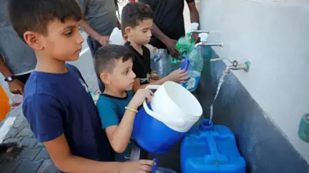 أب فلسطيني يروي قصة مقتل أطفاله أثناء تعبئة مياه الشرب في غزة أب فلسطيني يروي قصة مقتل أطفاله أثناء تعبئة مياه الشرب في غزة