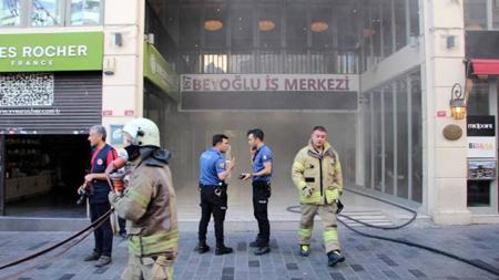 اندلاع حريق كبير في مركز تجاري بإسطنبول
