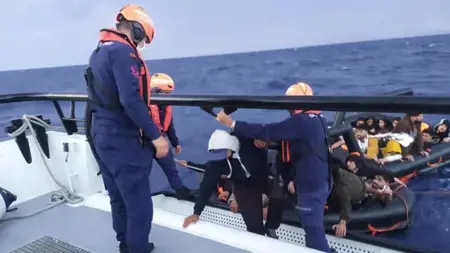 إنقاذ 59 مهاجراً غير نظامي قبالة سواحل إزمير