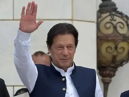 السجن 10 أعوام على عمران خان بتهمة تسريب أسرار الدولة