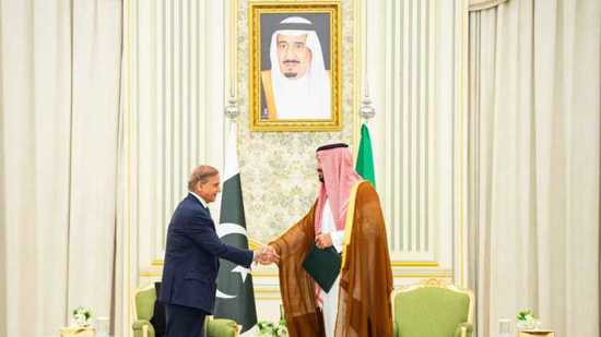السعودية وباكستان توقعان اتفاقًا للدفاع المتبادل بعد الضربة الإسرائيلية في قطر السعودية وباكستان توقعان اتفاقًا للدفاع المتبادل بعد الضربة الإسرائيلية في قطر