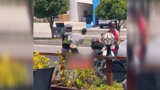 غرامة 362 ألف ليرة تركية على سائقين تشاجرا في الشارع بعد ترجلهما من سيارتيهما