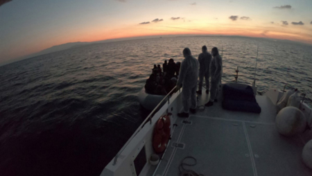 خفر السواحل التركي ينقذ 40 طالب لجوء طردتهم اليونان