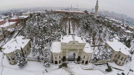 بسبب العاصفة الثلجية.. جامعات إسطنبول تعلق الدراسة لمدة يومين