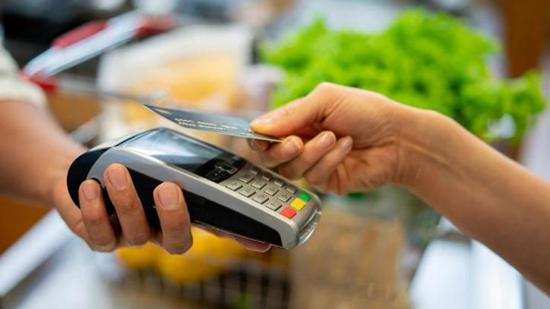 مدفوعات البطاقات في تركيا تقارب 2.9 تريليون ليرة في حزيران.. والإنفاق الإلكتروني يقفز 60%