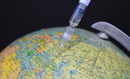 منظمة الصحة العالمية: لا نهاية للوباء قبل تطعيم 70% من سكان العالم