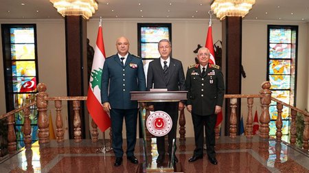 أنقرة.. وزير الدفاع التركي يلتقي قائد الجيش اللبناني