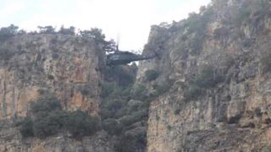 مروحية تركية تنقذ 6 أشخاص حوصروا بين جبلين لهذا السبب