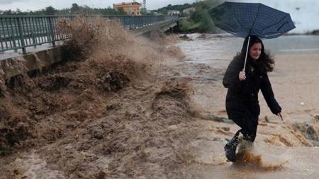 إدارة الكوارث والطوارئ تصدر تحذيرًا بسبب الفيضانات
