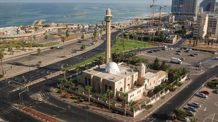 مسجد "حسن بيك" تحفة عثمانية في قلب مدينة يافا الفلسطينية