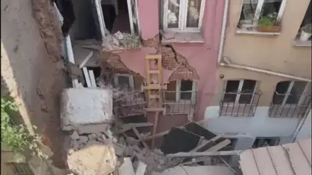 إسطنبول:انهيار شرفة في الفاتح يثير الذعر بين السكان 