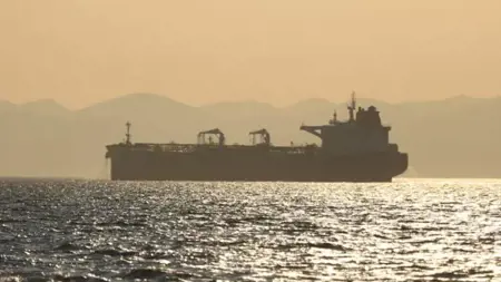 عاجل:عطل في ناقلة نفط يعطل حركة الملاحة في جناق قلعة