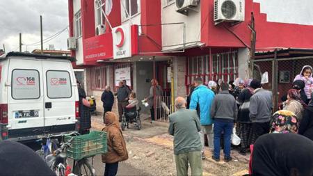 رئيس فرع الهلال الأحمر التركي واثنين من موظفيه يتعرضون للضرب في هاتاي