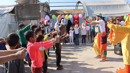الإغاثة التركية تحيي "يوم الطفل" مع أطفال عفرين السورية