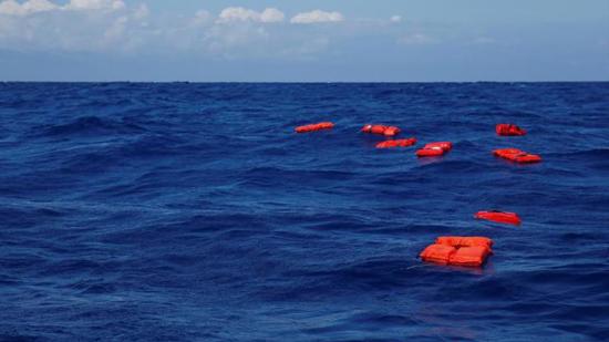 عاجل :مصرع 41 شخصا في غرق قارب مهاجرين قبالة جزيرة إيطالية