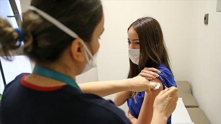 كورونا.. تركيا تبدأ تطعيم الأشخاص فوق 30 عاما الأحد