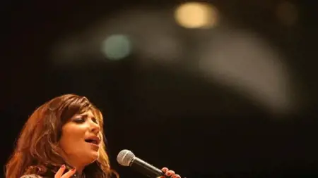 المطربة السورية "أصالة نصري" ترد على منتقديها على الغناء بعد الزلزال