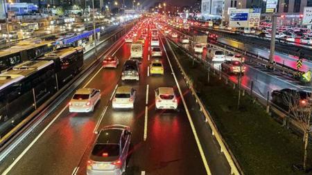 كثافة المرور في اسطنبول تصل إلى 90 في المائة