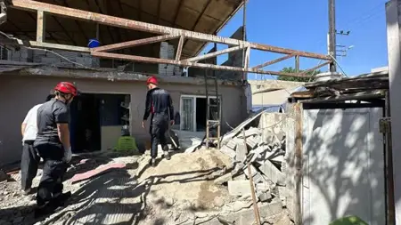 قتلى وجرحى جراء انهيار مبنى متضرر من الزلازل في كهرمان مرعش