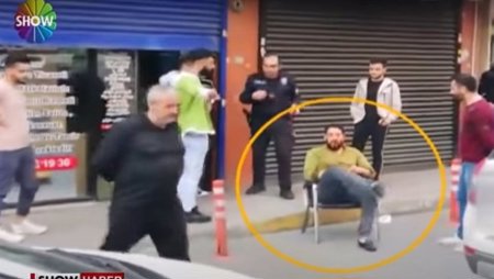اسطنبول:اعتقال شاب سوري جلس على كرسي وسط الشارع