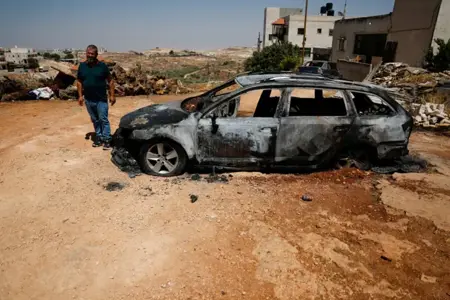 بينها إحراق مركبة.. إصابة 7 فلسطينيين في اعتداءاتٍ للمستوطنين بالضفة الغربية