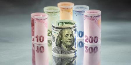 الليرة التركية تسجل تراجعًا تاريخيًا أمام الدولار الأمريكي