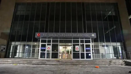 إيقاف رئيس بلدية ولاية"وان" التركية عن العمل