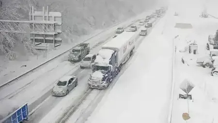 إغلاق طرق في سيواس أمام الشاحنات بسبب كثافة الثلوج