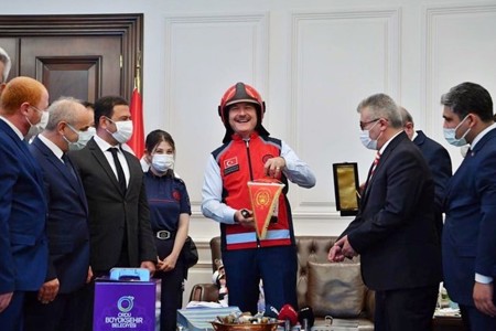 وزير الداخلية التركي يشارك في أسبوع الإطفاء