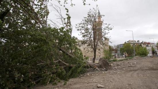 الأرصاد الجوية التركية تحذر سكان 3 ولايات من عواصف رعدية