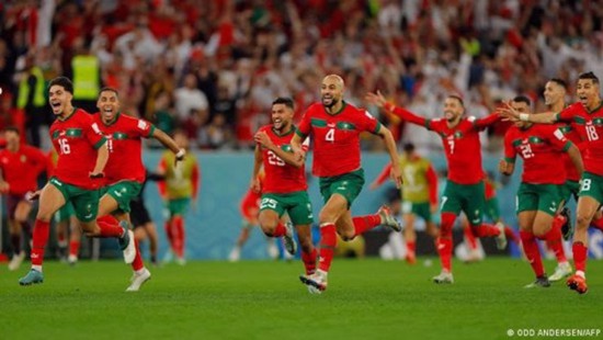 أسود الأطلس يصنعون المعجزة.. المغرب يتأهل لنصف نهائي كأس العالم