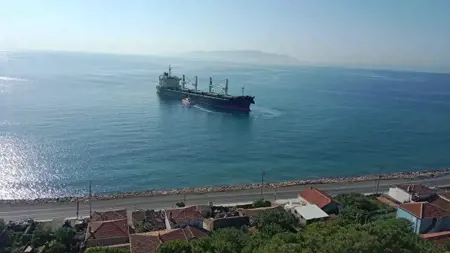 "سفينة شحن تَجنَح قبالة تكيرداغ في طريقها إلى الجزائر"