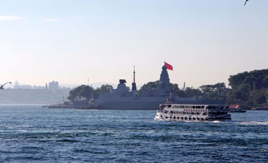 سفينة حربية بريطانية ترسو في ميناء"سراي بورنو" بإسطنبول