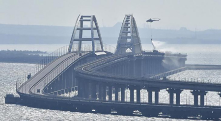 روسيا تعلن إعادة فتح جسر القرم المدمر جزئياً