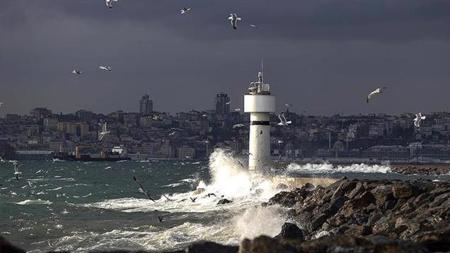تحذيرات شديدة اللهجة من والي اسطنبول بسبب العاصفة 