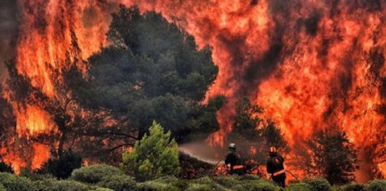 حرائق هائلة تجتاح غابات في فرنسا وإجلاء آلاف السكان