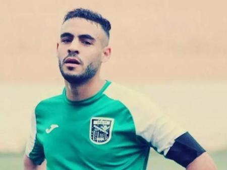 في مشهد مأساوي.. وفاة لاعب أثناء مباراة في الدوري الجزائري