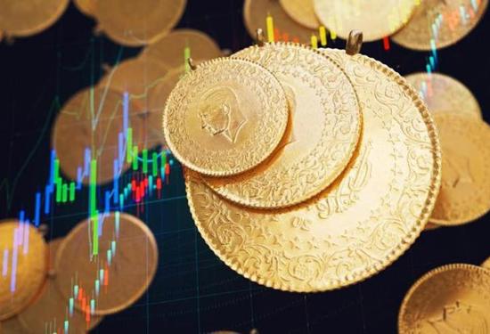 الذهب يبلغ قمّة 3 أشهر... خبيرٌ يتوقّع بلوغه 8500 ليرة حال عدم اتّساع الحرب
