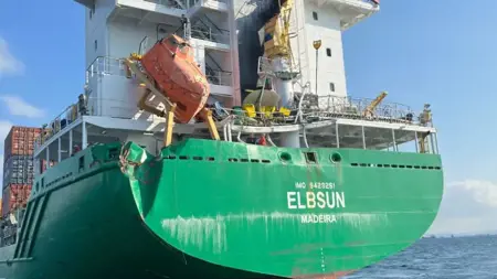 اصطدام سفينتين كبيرتين في أحد سواحل إسطنبول